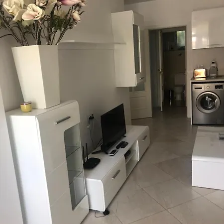 Апартамент Flores Garden M