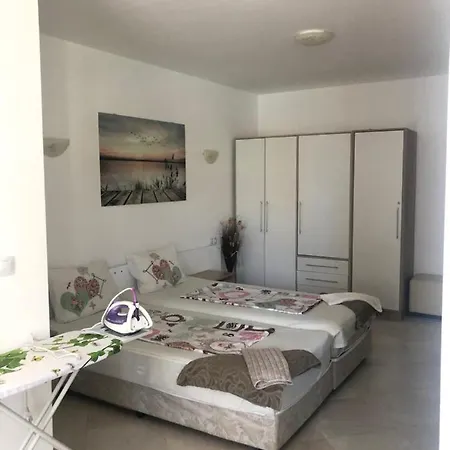 Апартамент Flores Garden M Черноморец