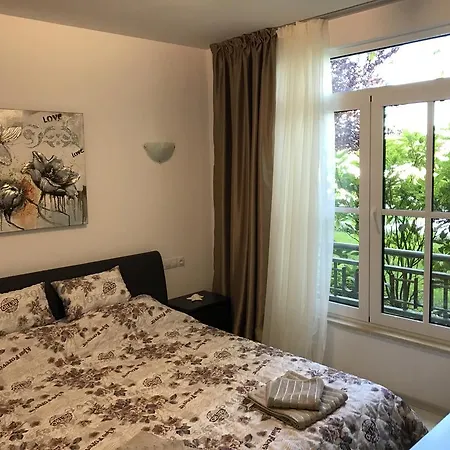 Апартамент Flores Garden M *
