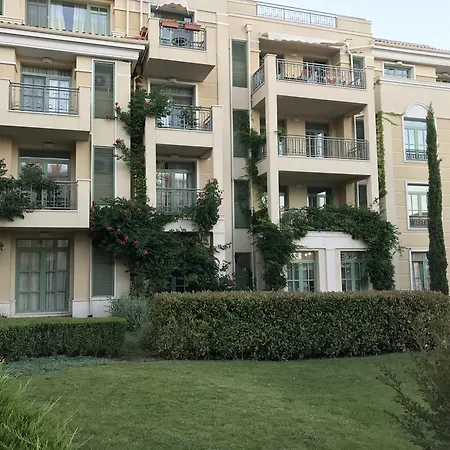 Апартамент Flores Garden M *